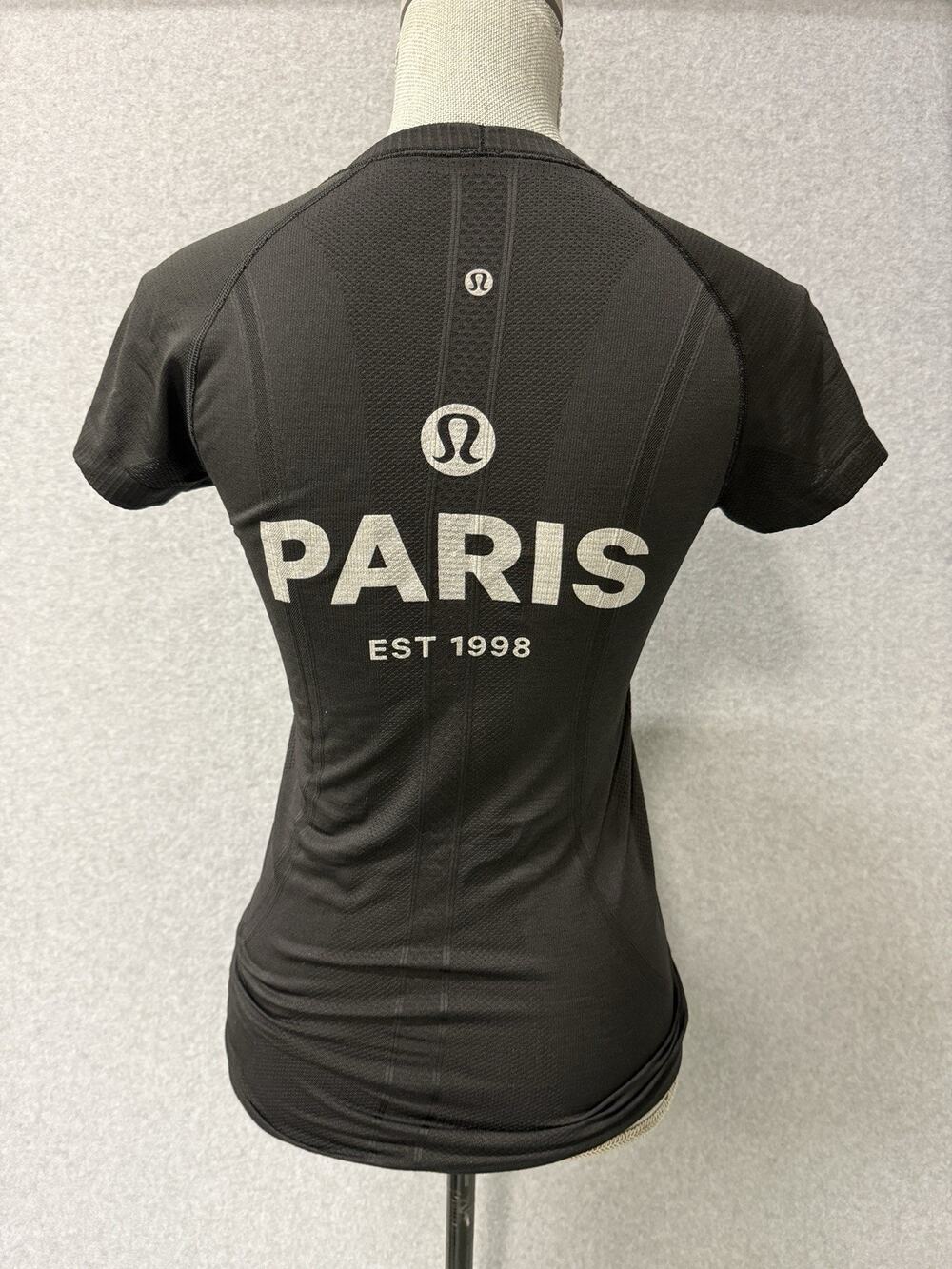 Lululemon Swiftly Tech Paris 1998 Graphic Tee | Black | Women’s Size 6